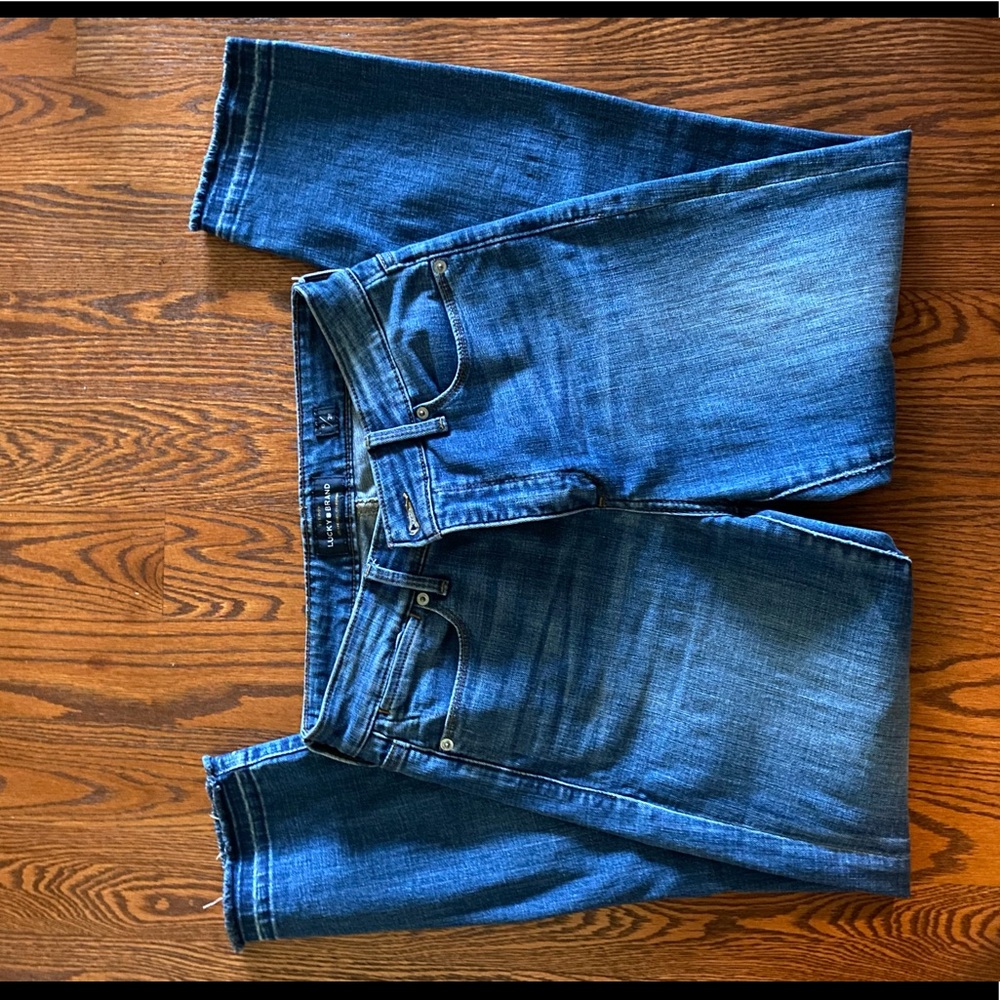 Strait leg size 6 lucky brand jeans. Lightly worn